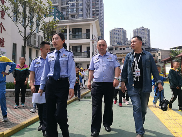 民警走进校园.jpg