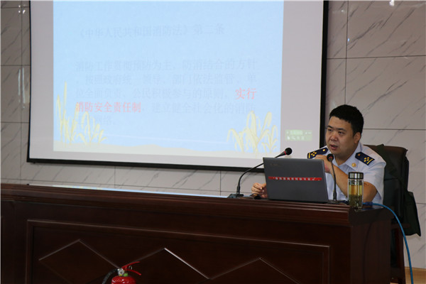 王磊老师.jpg