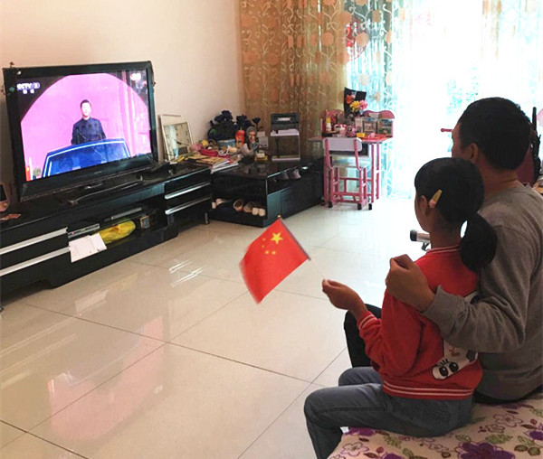 民警张克飞收看情况.jpg