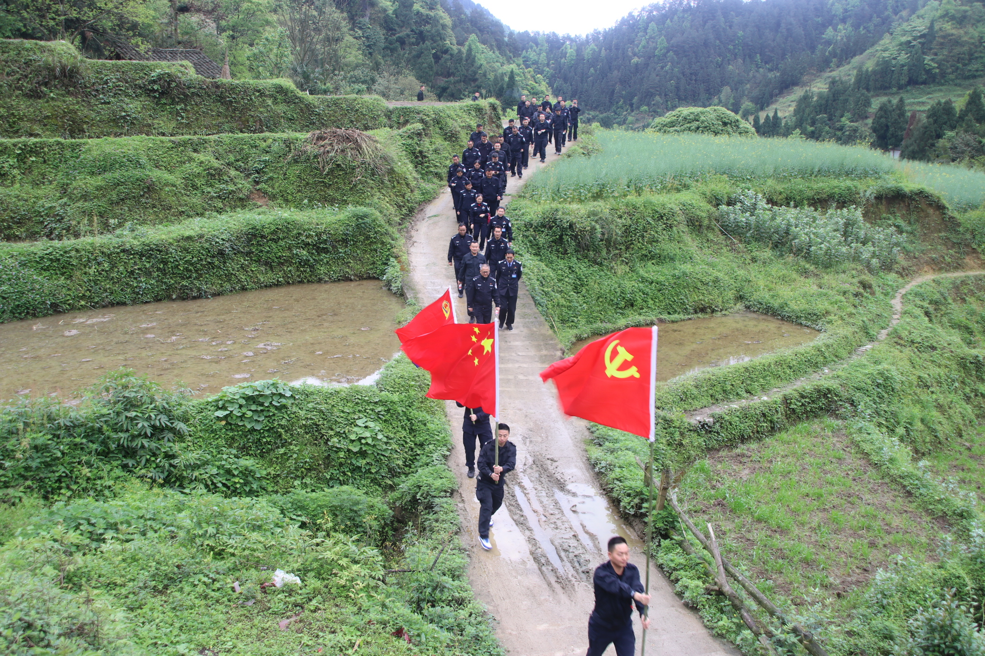 出发！16公里，重走长征路