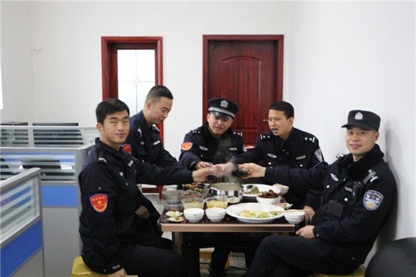 六监区过年图片.jpg