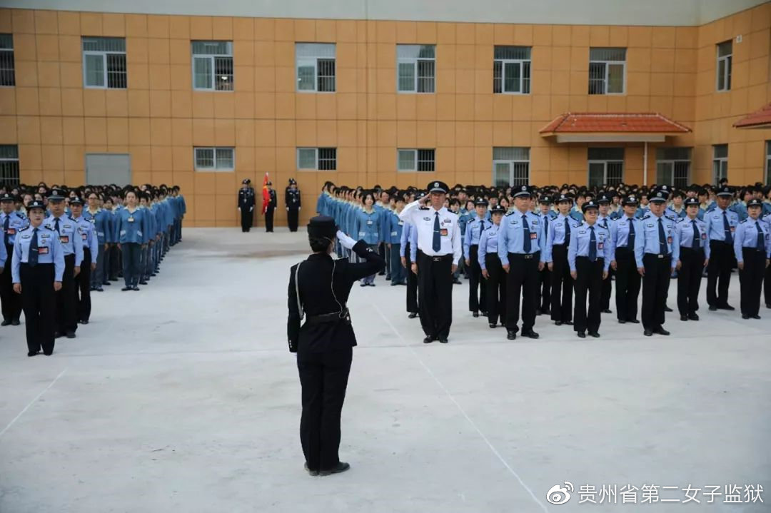 代永平监狱长接受指挥员报告