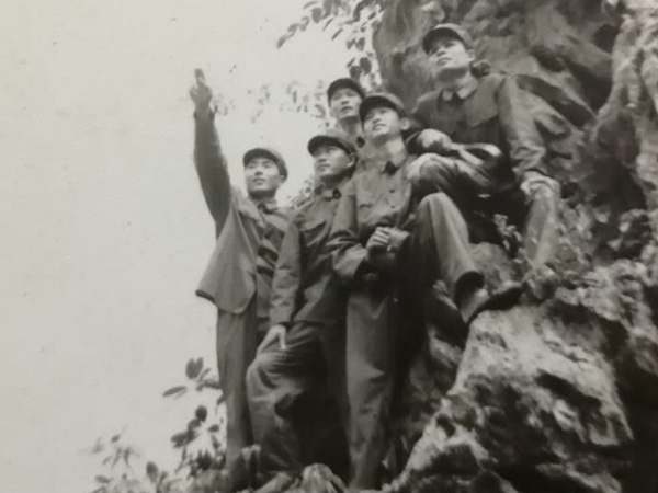 当兵时候的胥燕利.jpg