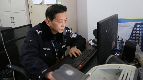 工作时的他.jpg