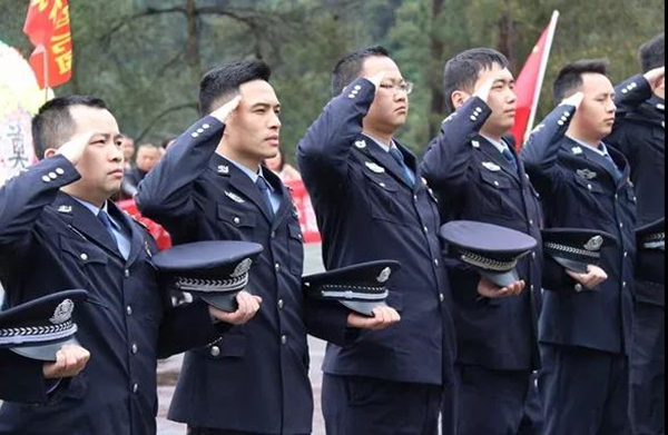脱帽敬礼.jpg