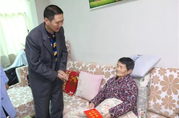 走访慰问.jpg