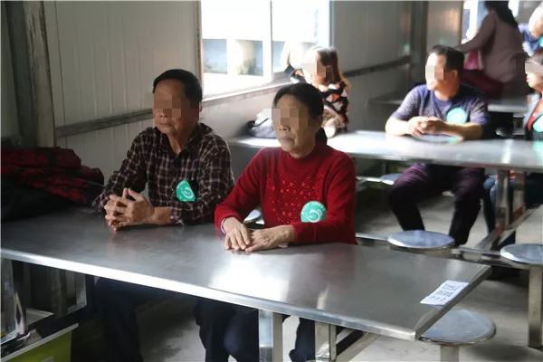 等待会见.jpg