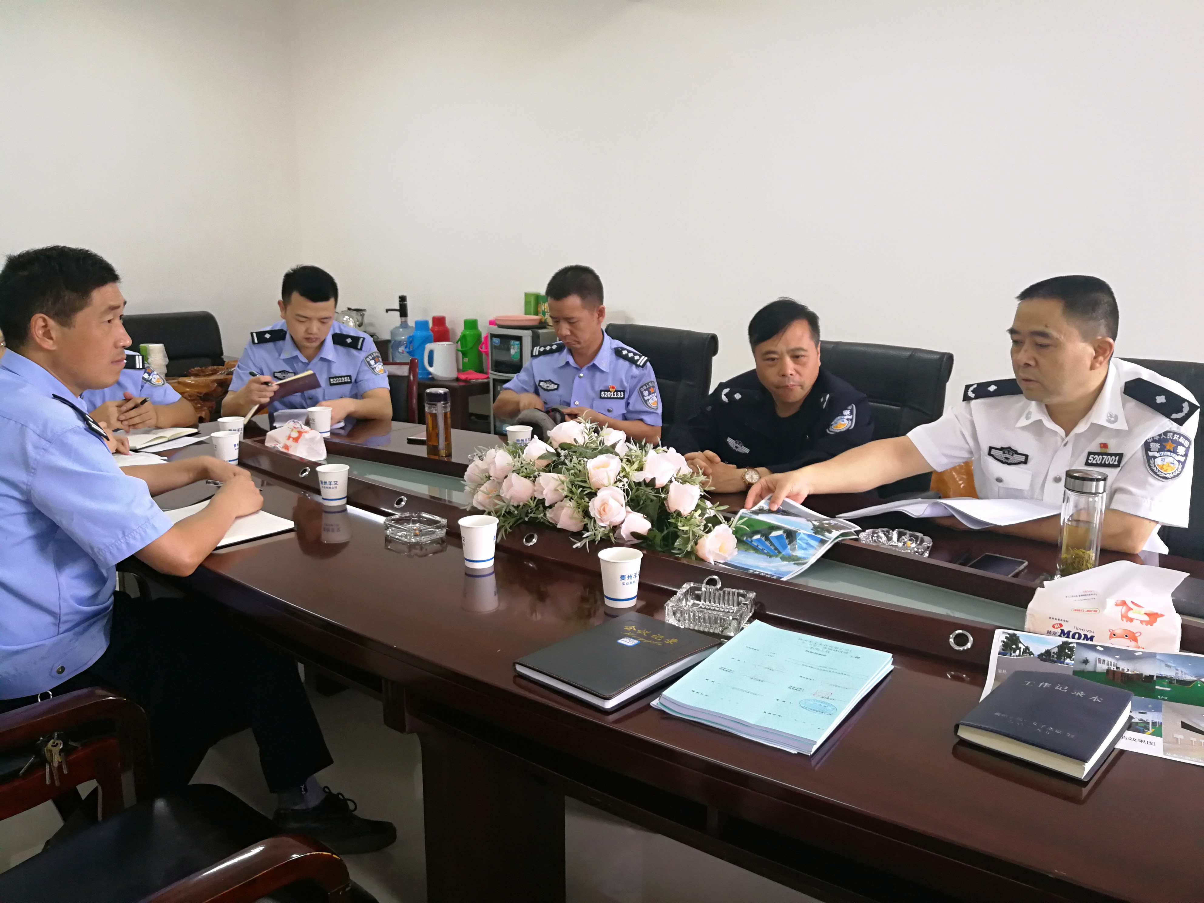 座谈会.jpg