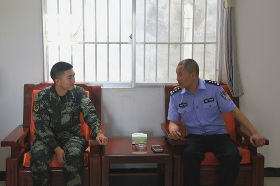 向武警官兵致以节日的问候.jpg