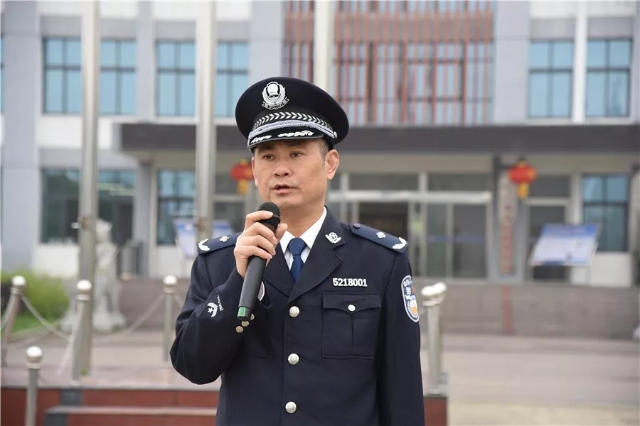 何伟监狱长作教育讲话.jpg