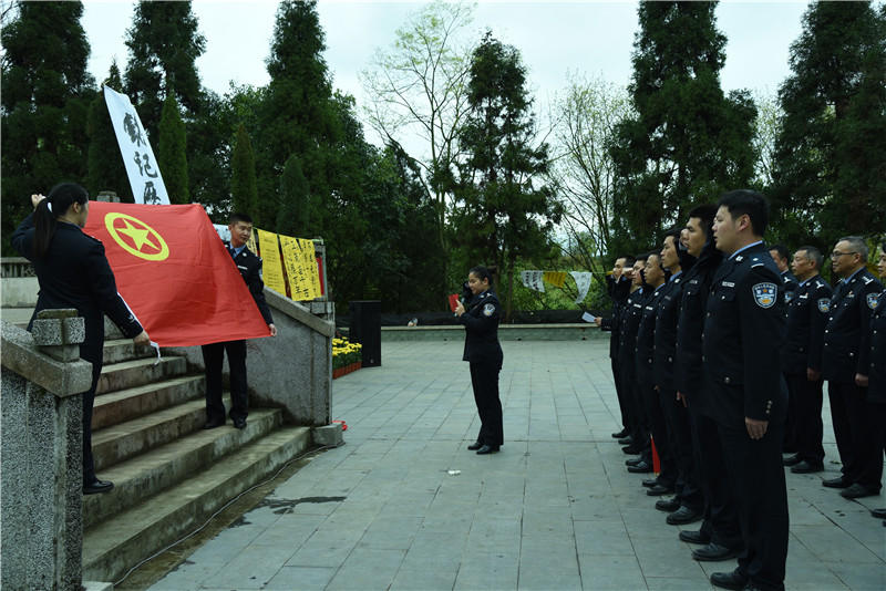 重温入团誓词.jpg