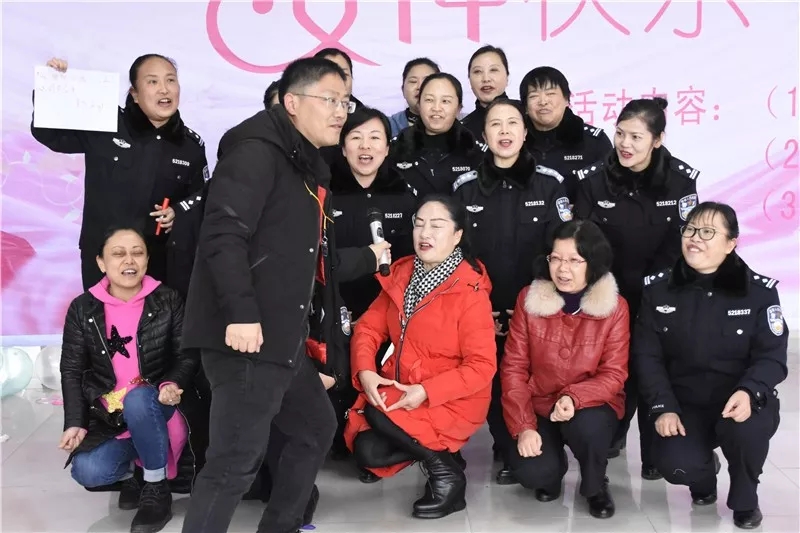 团体拓展.jpg