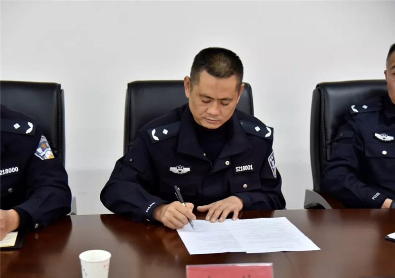 签订《教学科研实习合作协议书》.webp.jpg