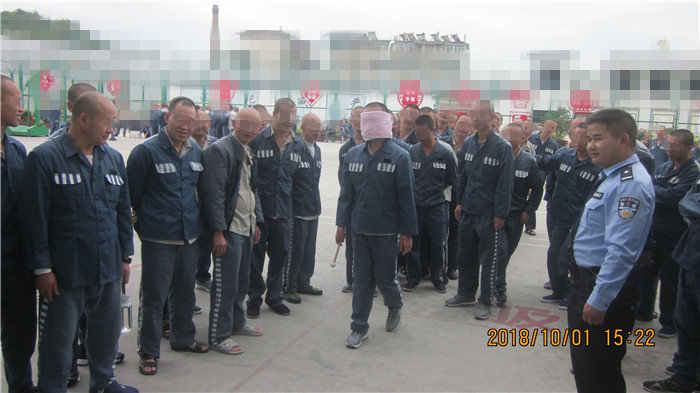 盲人敲锣.JPG
