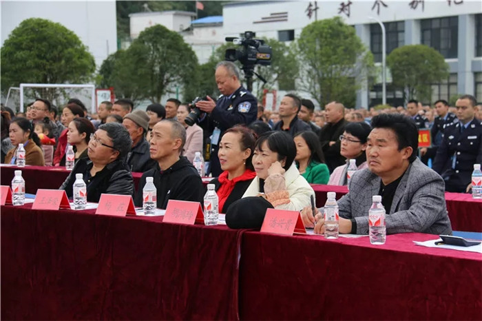现场嘉宾及评委.jpg