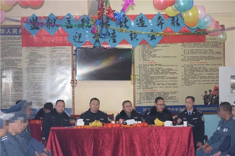 座谈会.jpg