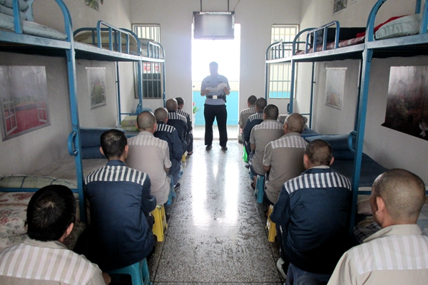无劳动能力的服刑人员由民警组织学习.jpg