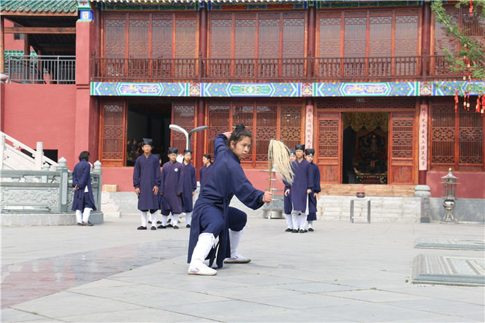 欣赏武术表演.JPG