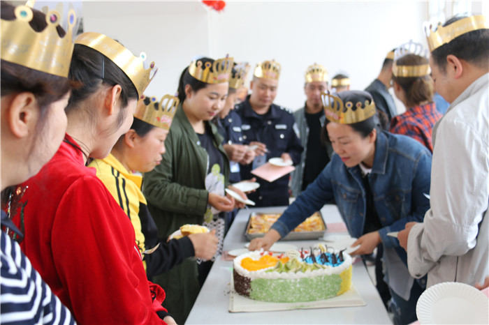 一起吃蛋糕.JPG