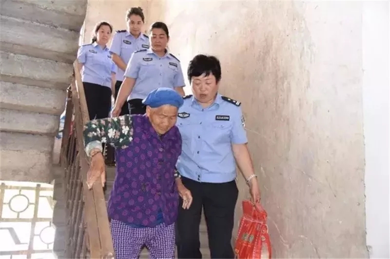走访困难职工1.jpg