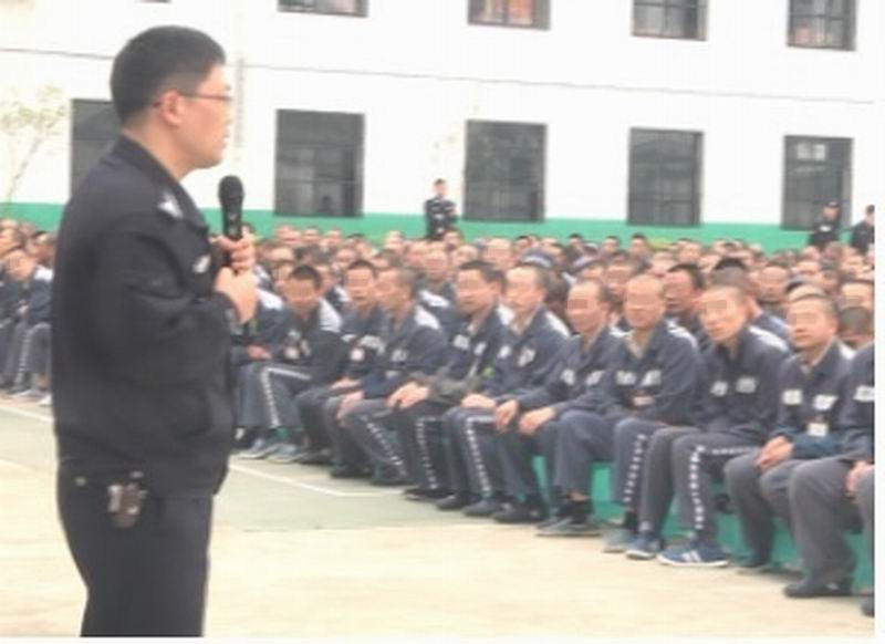 邓主任作主题教育.jpg