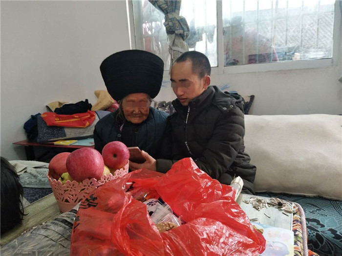 与年迈的奶奶团聚.JPG