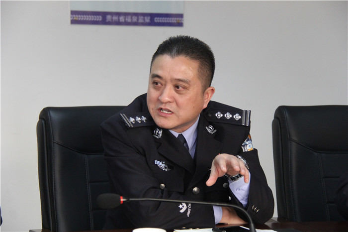 党委委员、副监狱邱志江在座谈会上发言.JPG