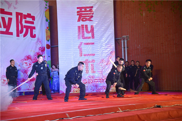 特警队警体表演2.JPG