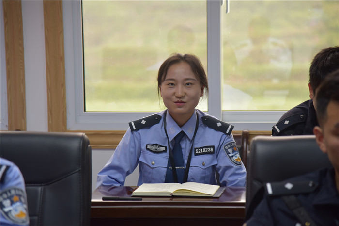 青年民警何琦.JPG