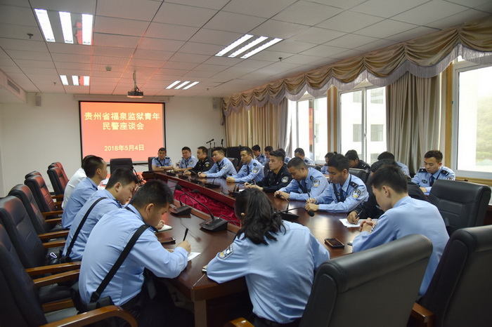 座谈会现场2.JPG