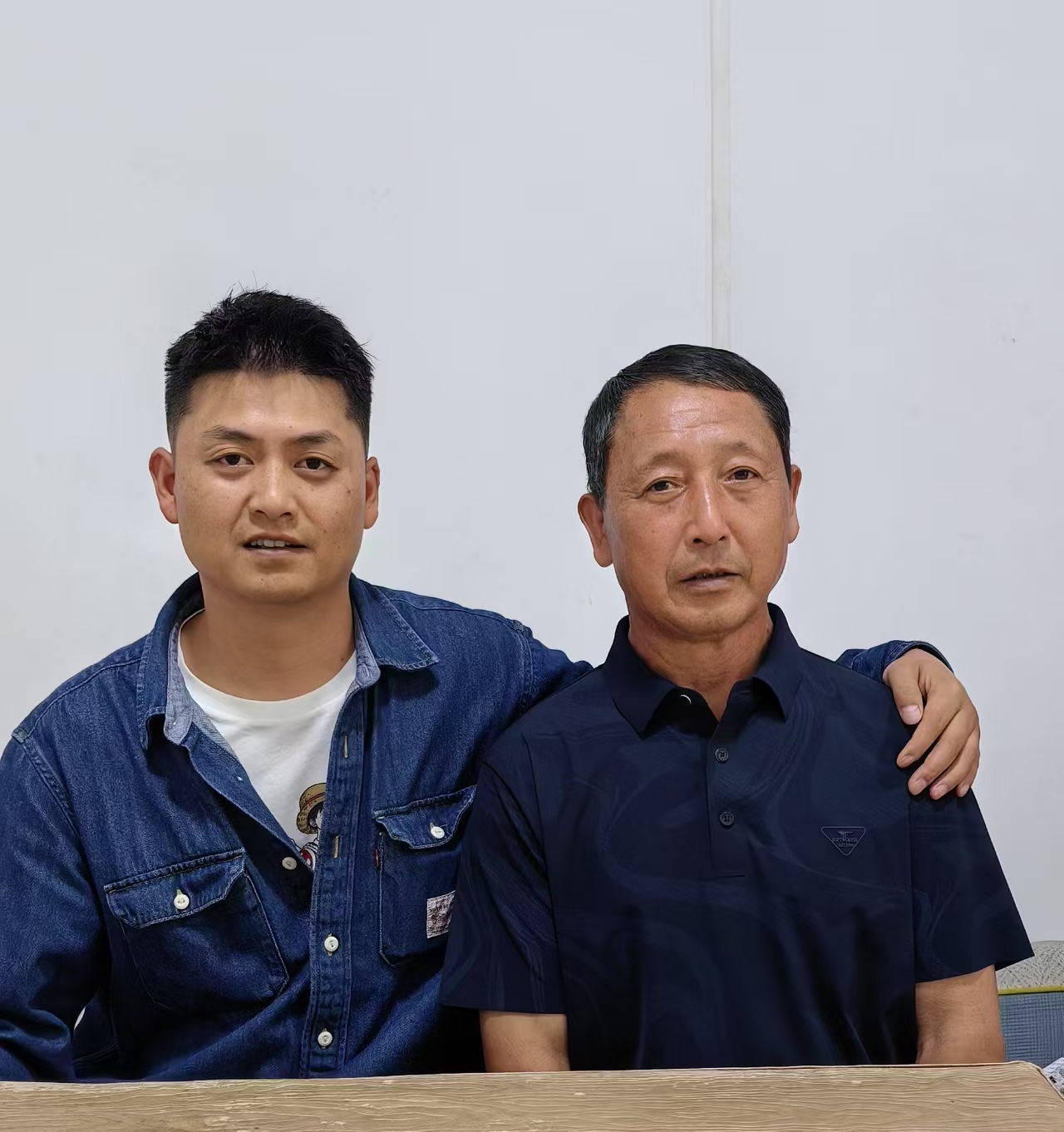父亲节丨藏蓝背影里的父爱坐标