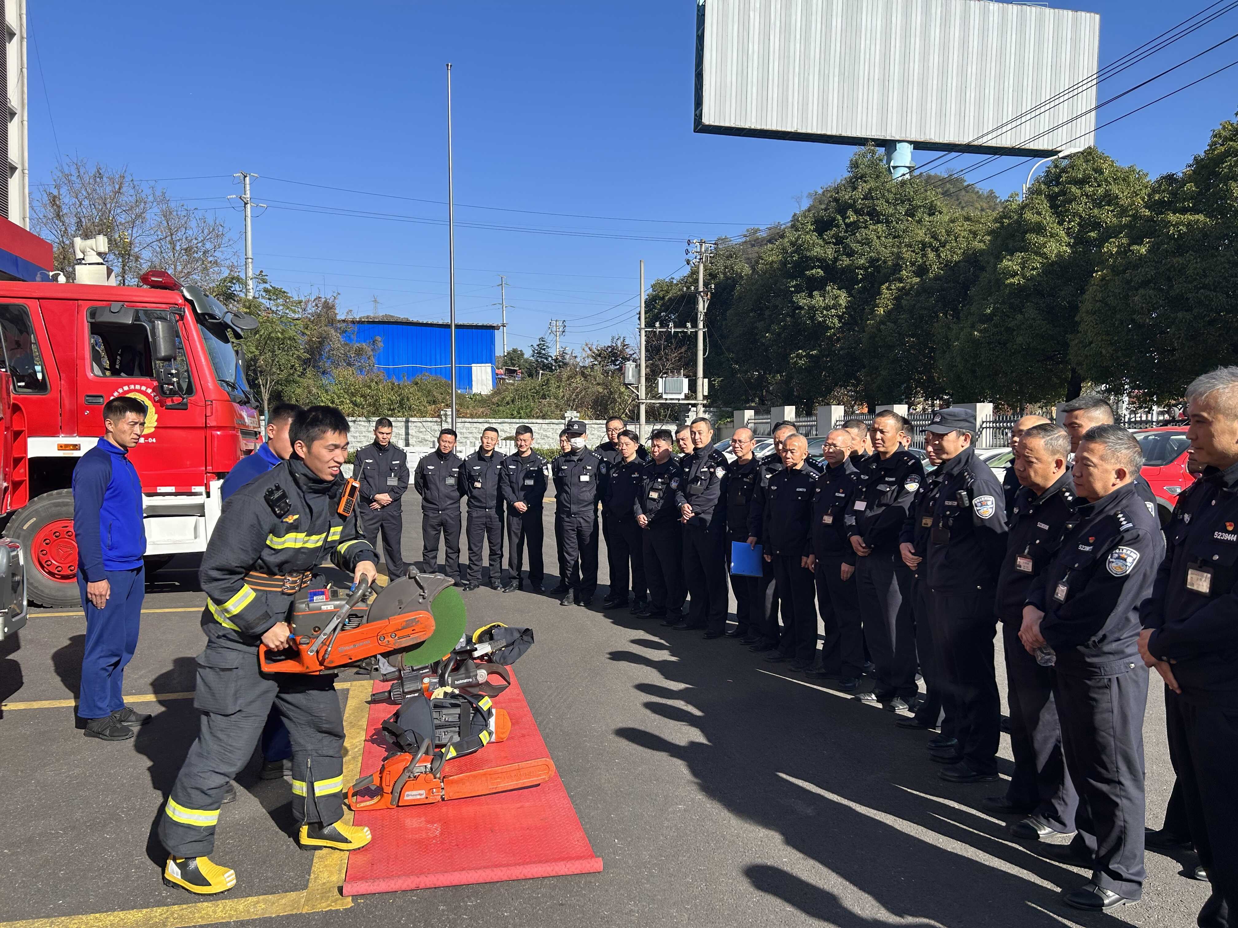 消防宣传月|轿子山监狱组织民警参观消防科普教育基地