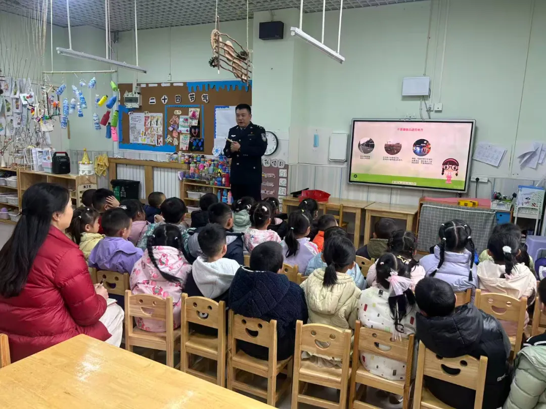 法治宣传进校园丨护苗行动进校园 法治护航伴成长