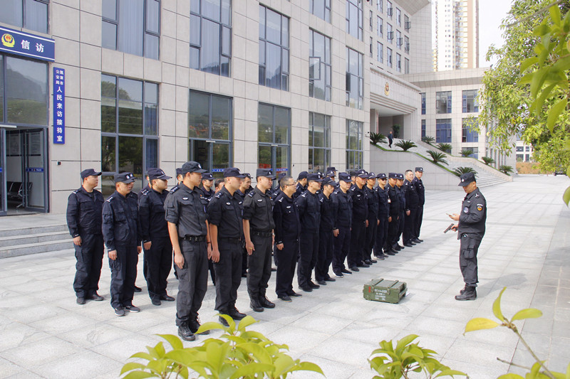 监狱组织民警进行实弹射击训练活动.jpg