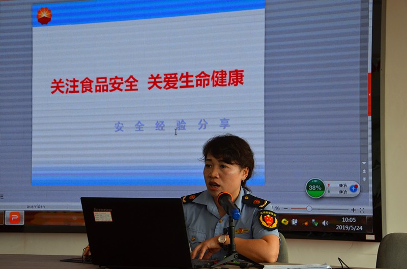 曾继美老师授课中.JPG
