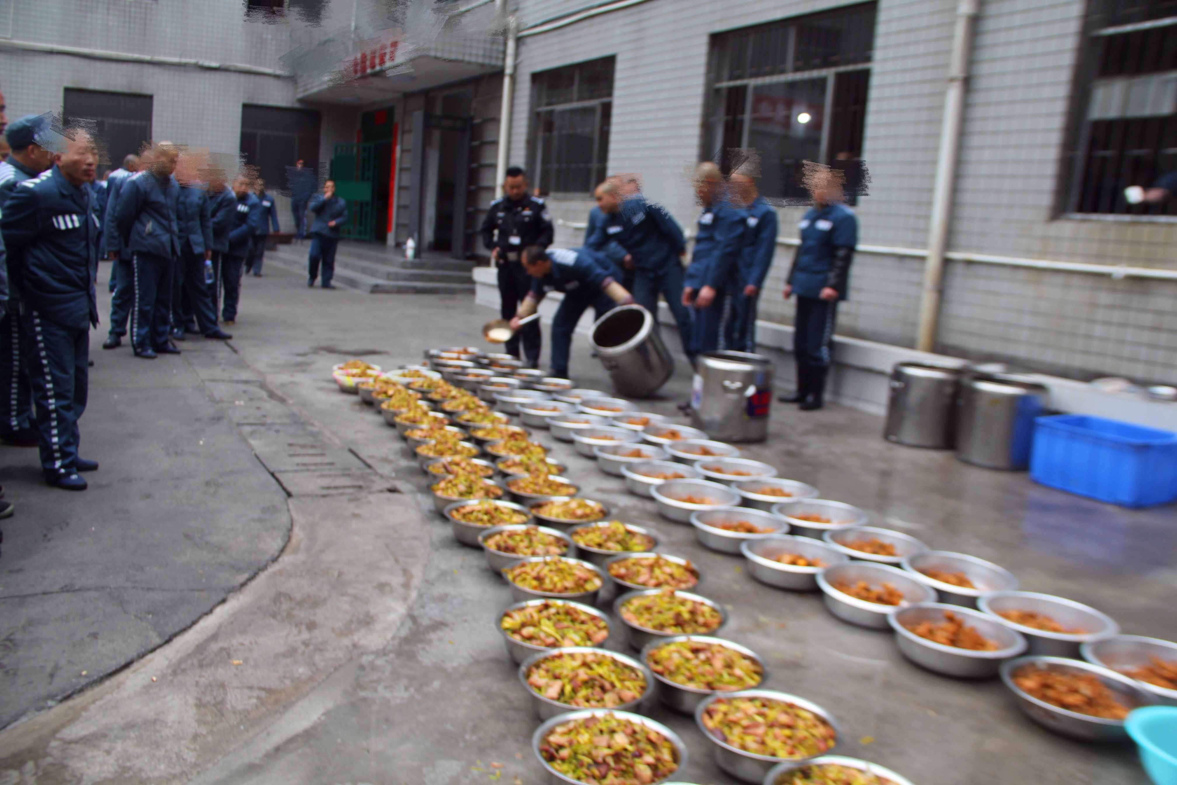 安排年夜饭分发.JPG