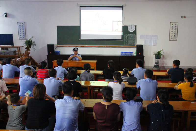 11-杨福学主任在集体政治家访中讲话.jpg