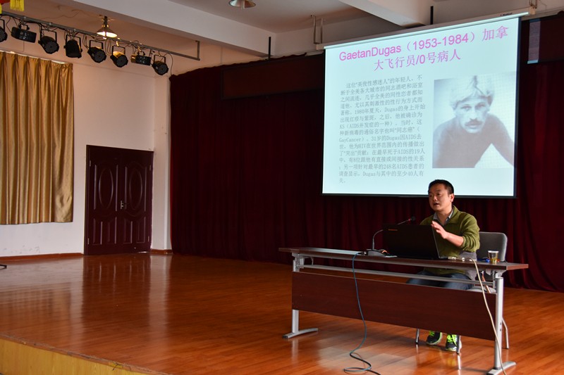 王科长授课中.JPG