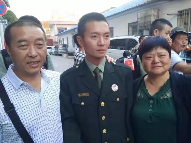 相亲相爱一家人.jpg