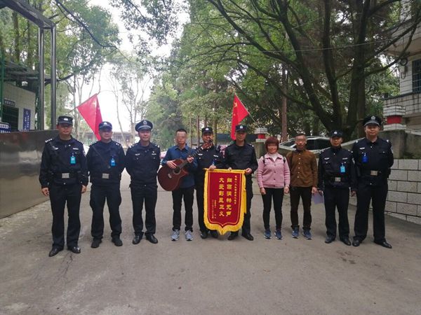 合影.jpg
