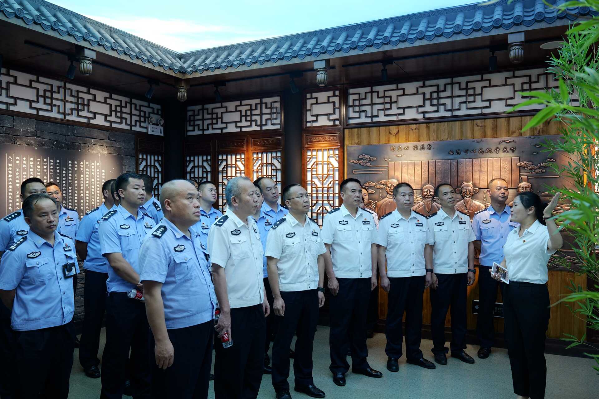 黔东南监狱组织党员民警赴麻江县反腐倡廉警示教育基地接受警示教育