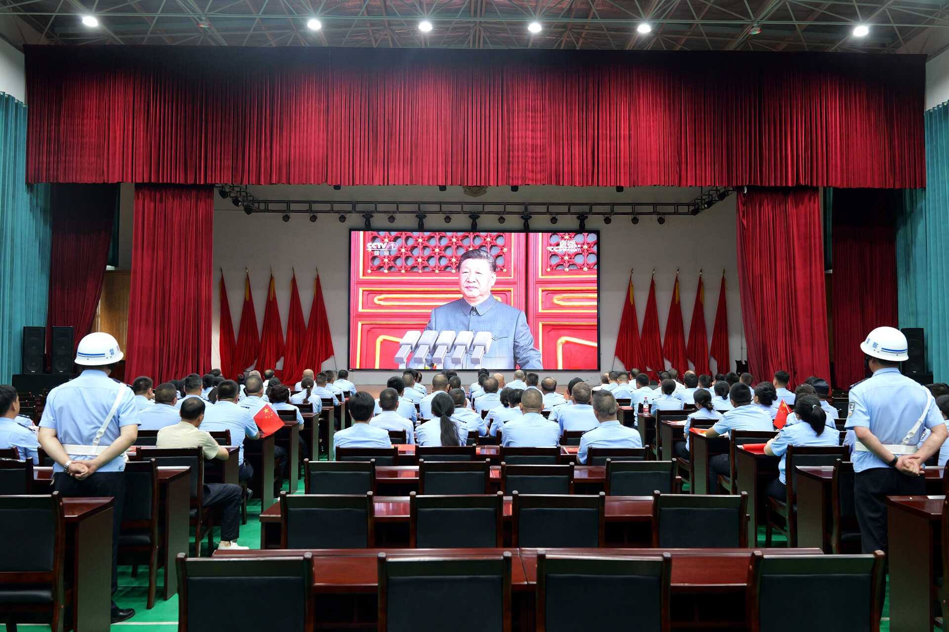 贵州省黔东南监狱组织集中收看“纪念中国人民抗日战争暨世界反法西斯战争胜利80周年阅兵”直播盛况