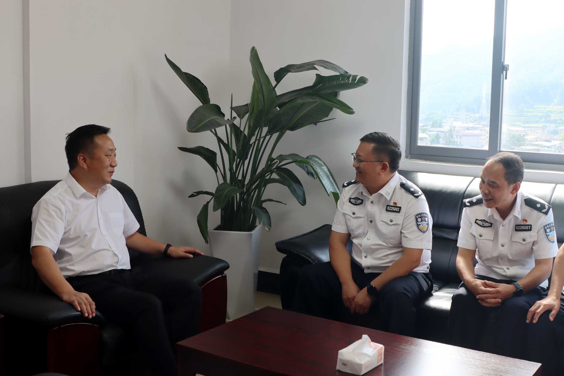 深化监地协作 共筑安全防线—黔东南监狱赴黔东南州公安局对接工作