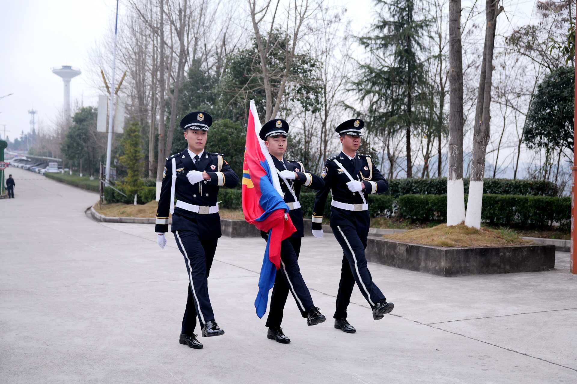 筑牢忠诚警魂 砥砺初心使命 ——贵州省黔东南监狱举行升警旗仪式隆重庆祝第六个中国人民警察节