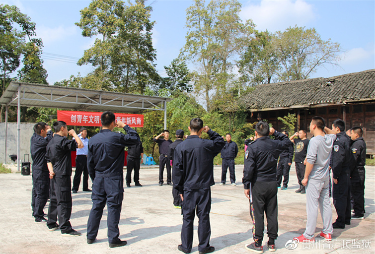 我们宣誓：在接下来的活动中，我们将热情参与，全心投入，严守活动规则。