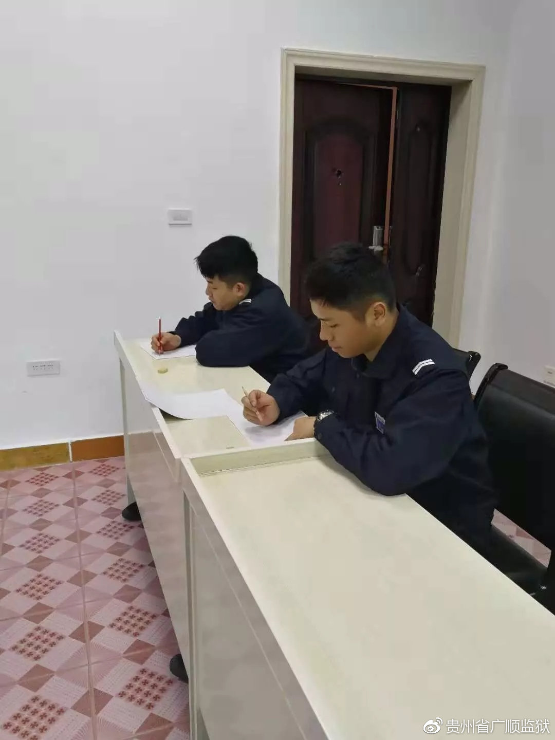 民警胡毅荣