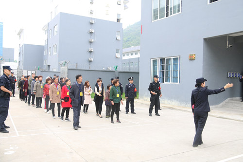 参观监管区.jpg