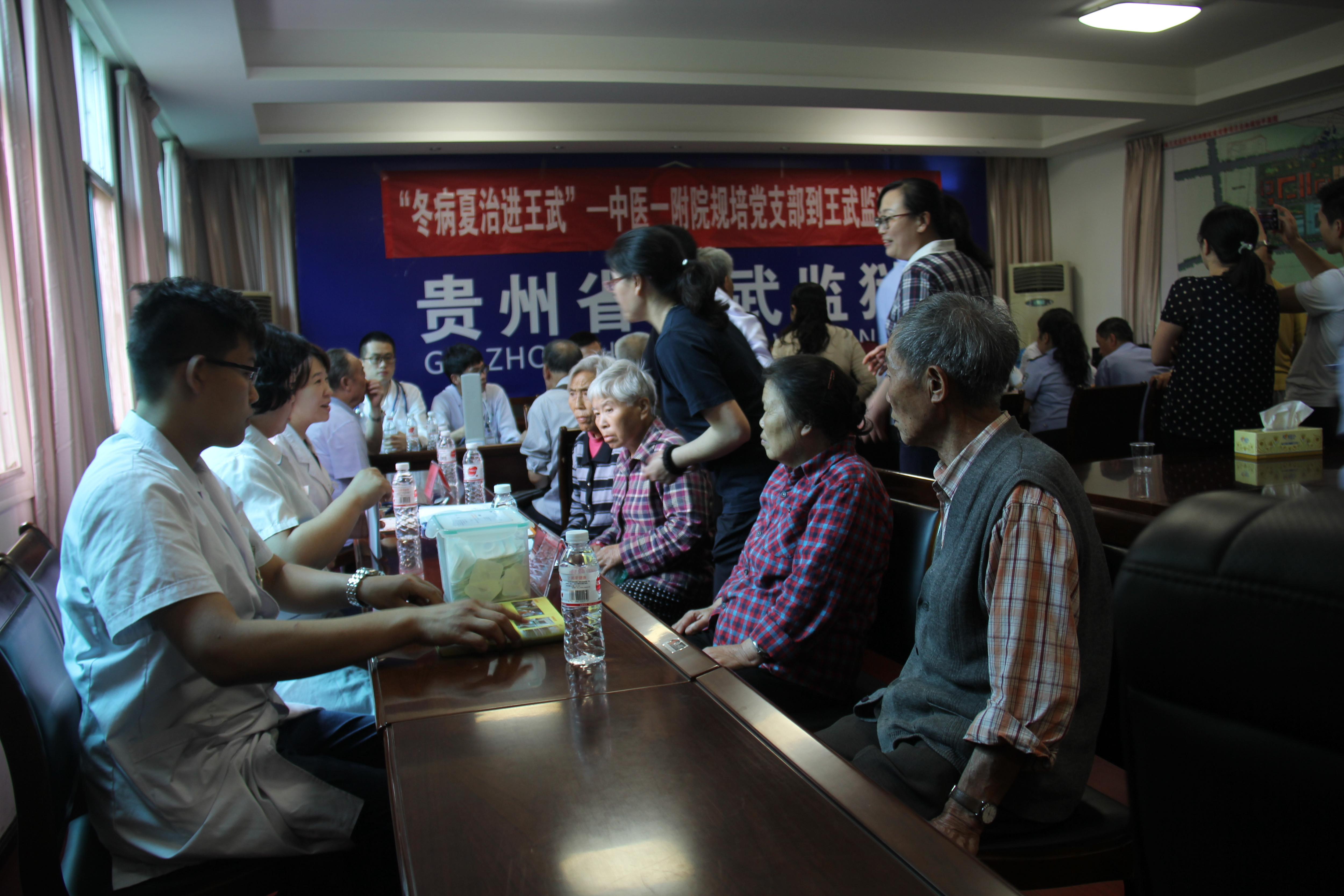 医患一家亲.JPG