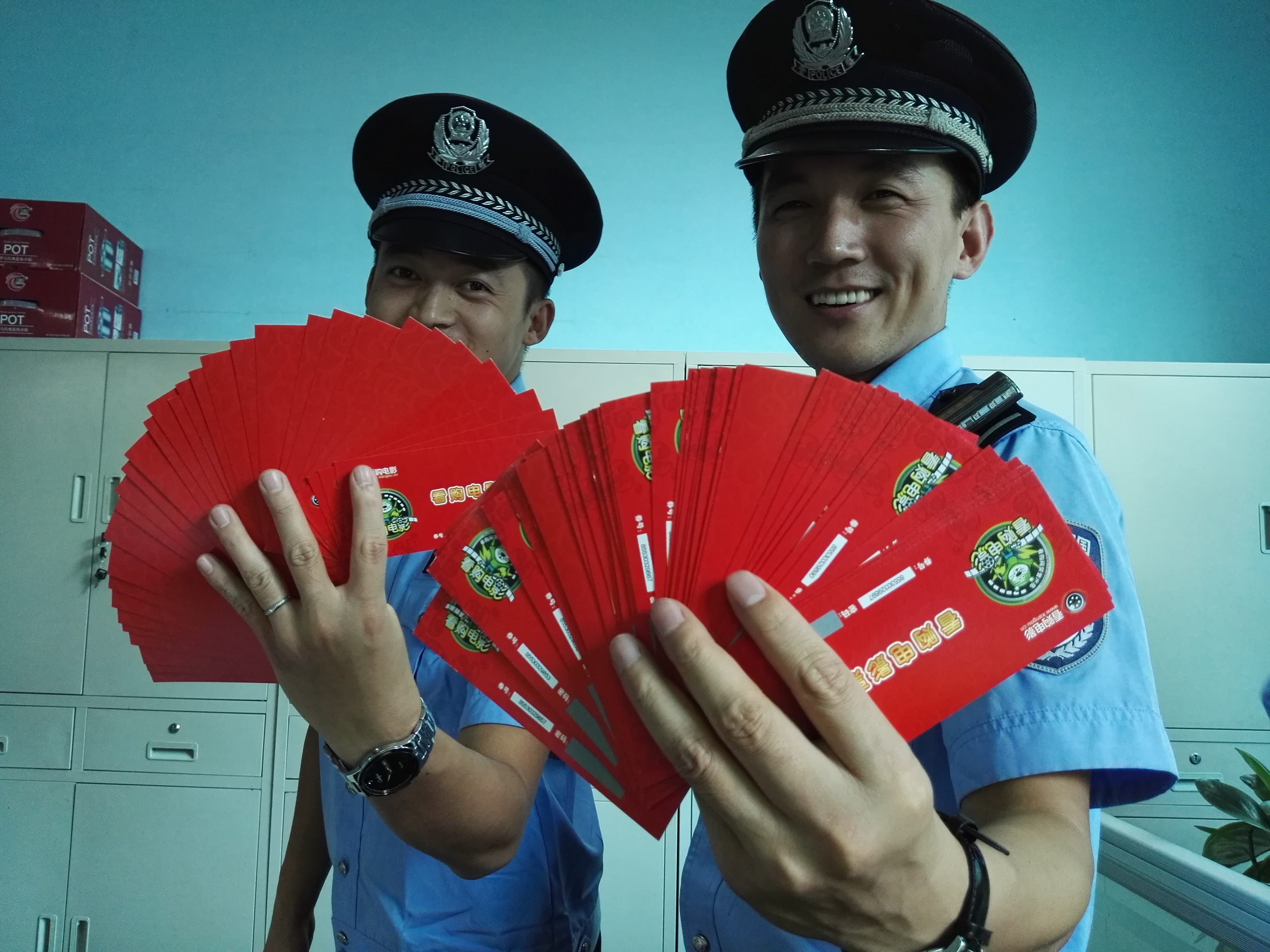 小小电影票，暖人心.jpg
