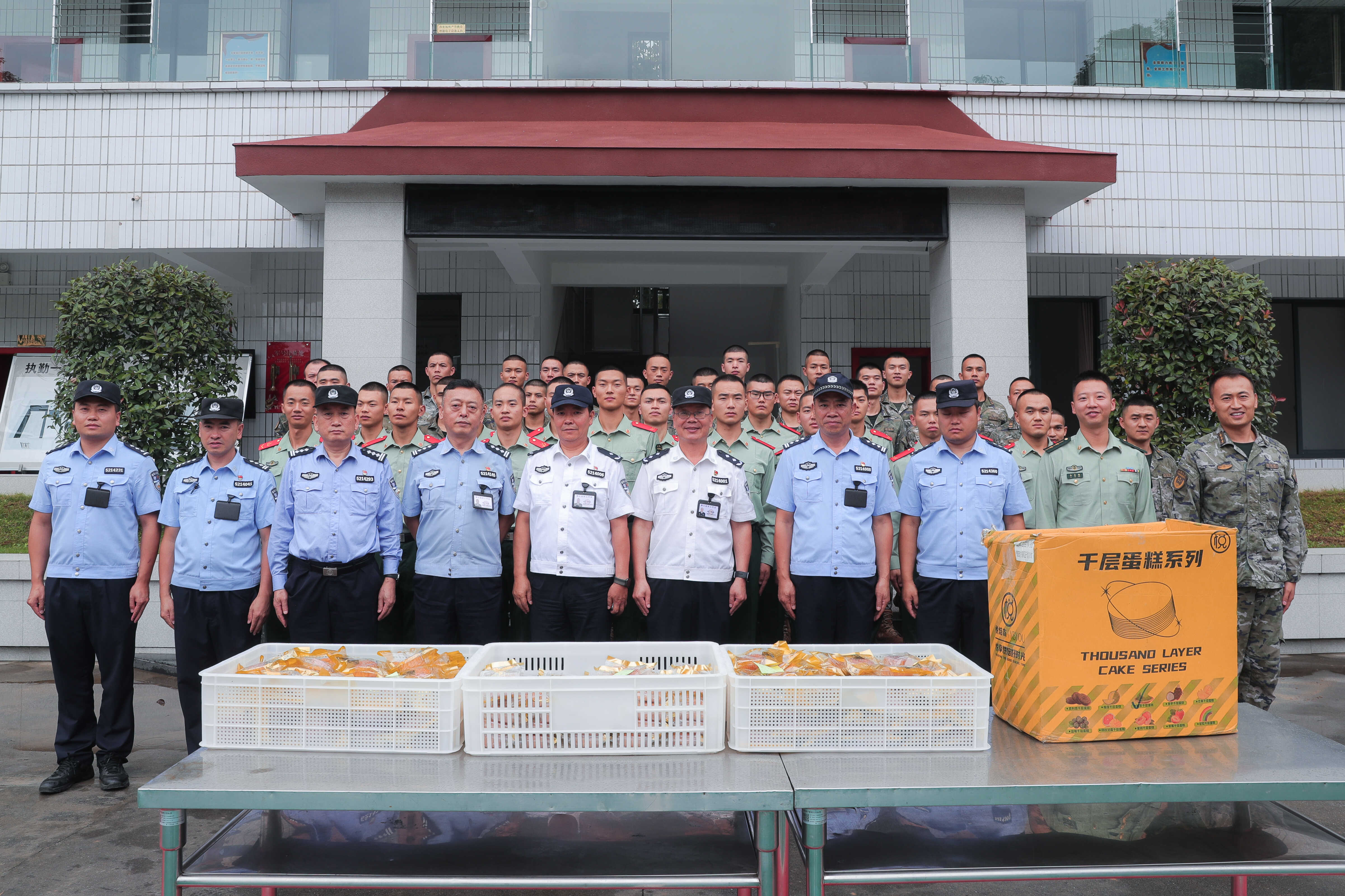 遵义监狱到驻监武警中队开展节前慰问